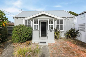 Addington Cottage - Christchurch Holiday Home